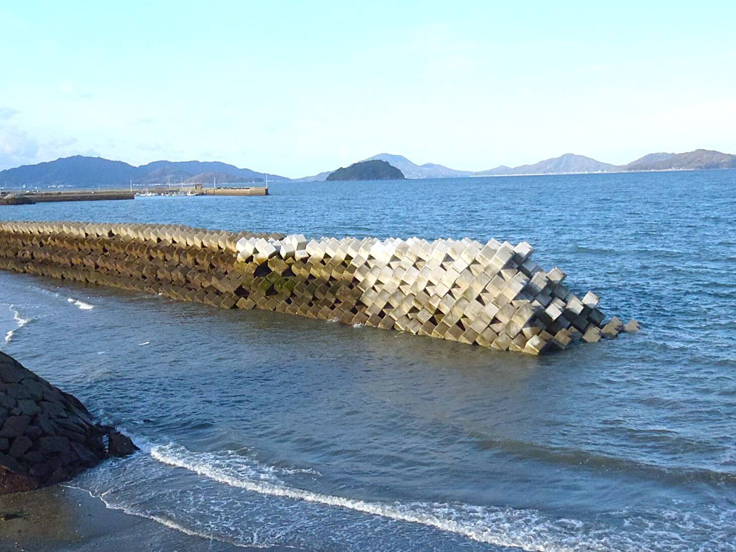 中海改修第１号　東白方海岸　海岸改修工事（消波工）/重成土建